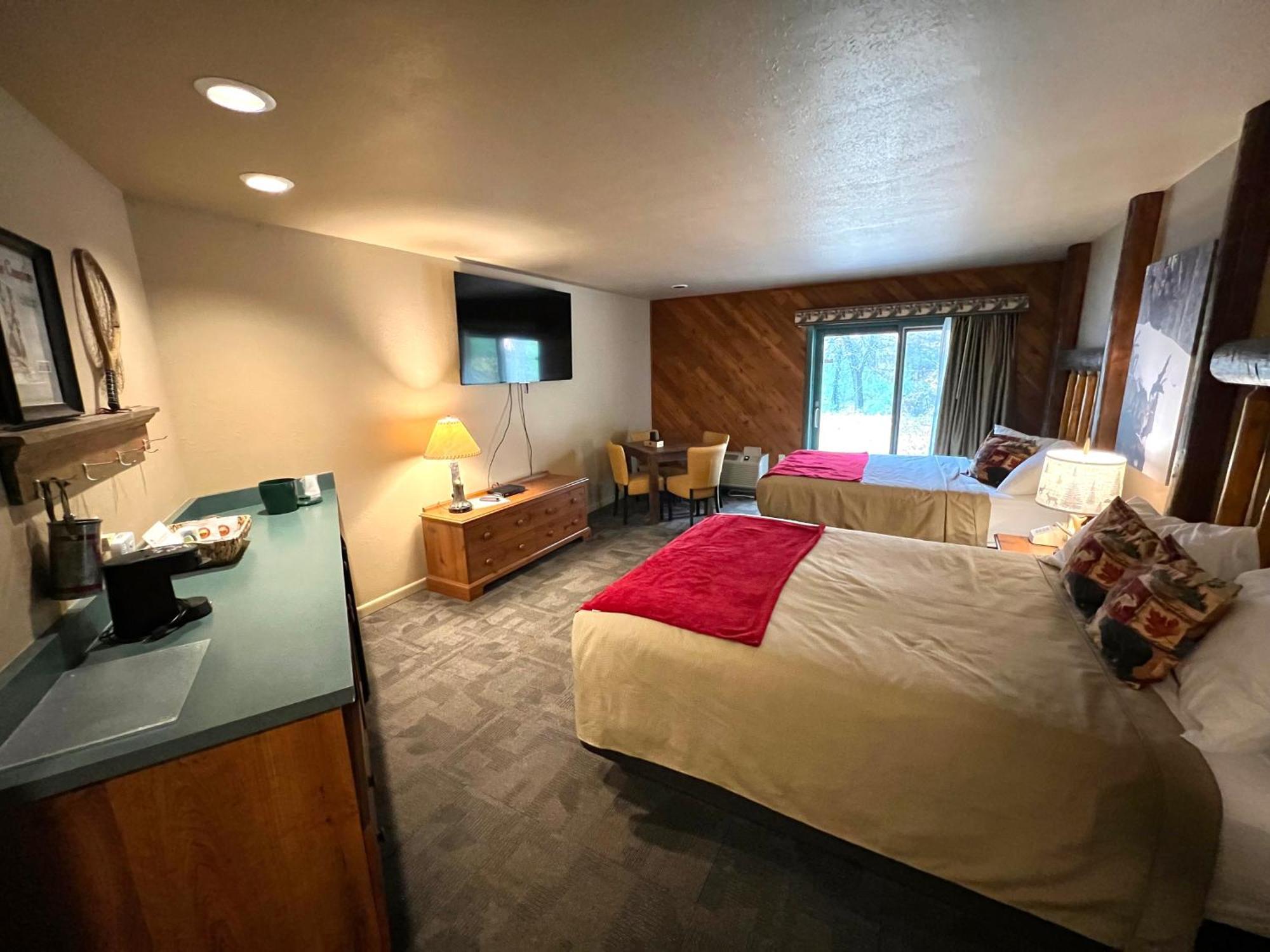 Whitetail Lodge Saint Germain Exteriér fotografie