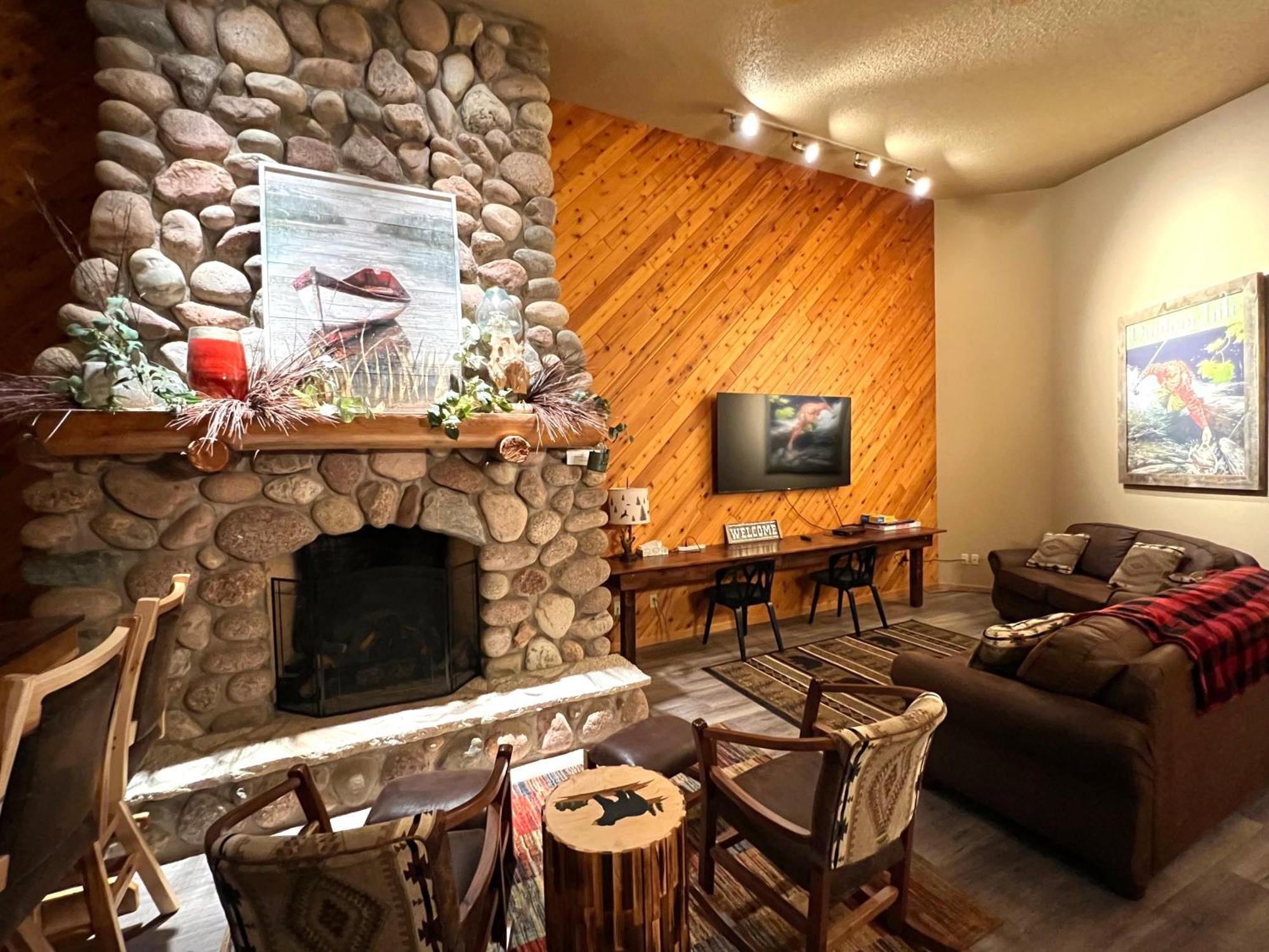 Whitetail Lodge Saint Germain Exteriér fotografie